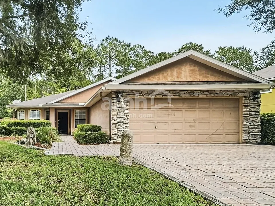 577 W Lady Lake Rd