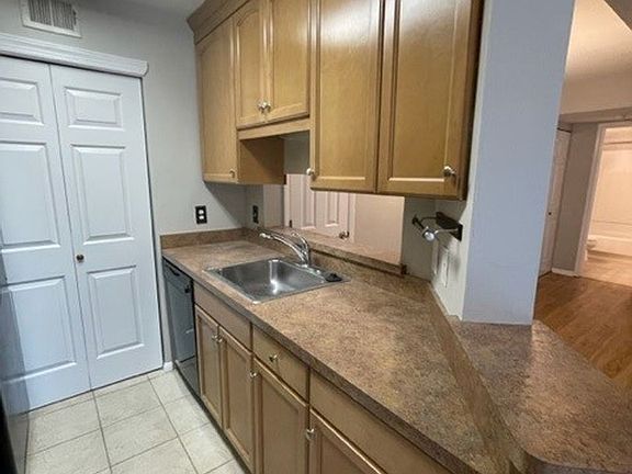5th image of 1012 Autumn Woods Ln APT 101