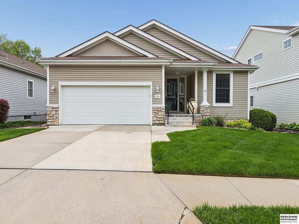 1st image of 1711 S 173rd Ct