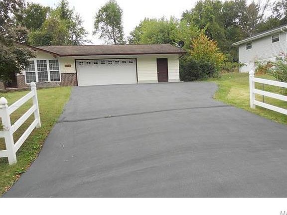 4th image of 3721 Meadow Dr