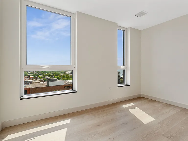 Bank Street Apartments — Photo 41
