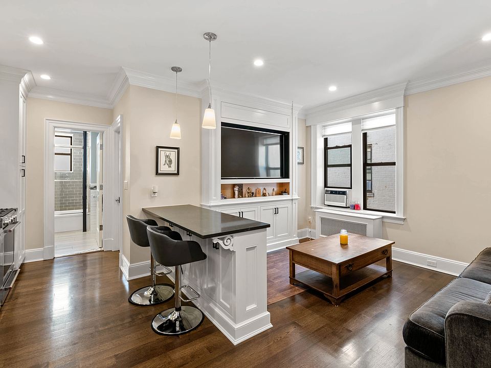 1st image of 4142 42nd St APT 5R