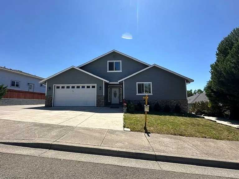 7175 Vista Ridge Dr — Photo 1