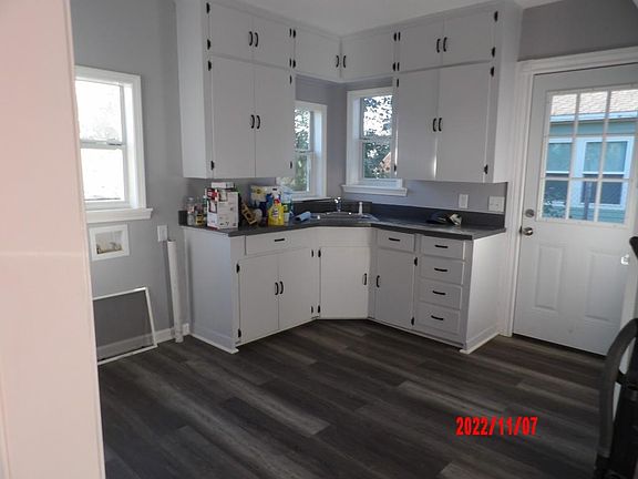 3rd image of 1411 N Washington St