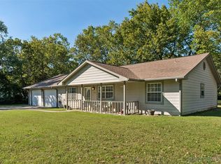 305 NE 5th St, Pryor, OK 74361