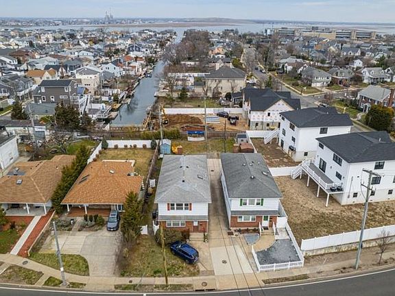 3rd image of 881 Park St