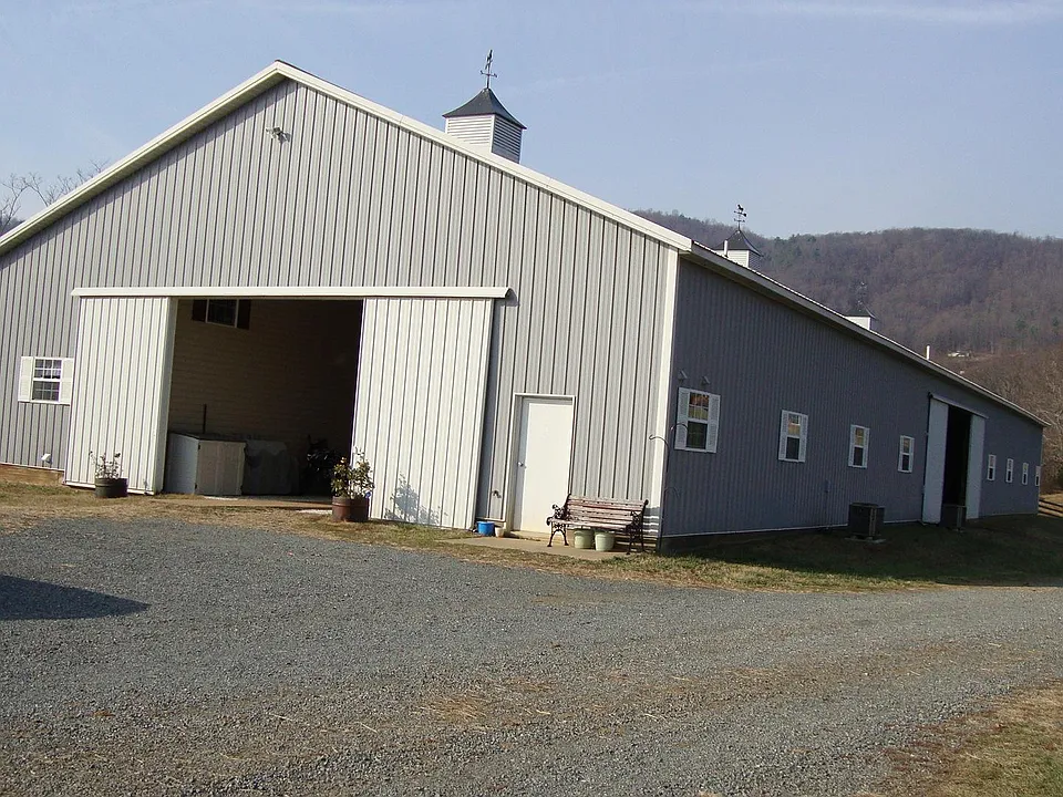 Barn w/Apts