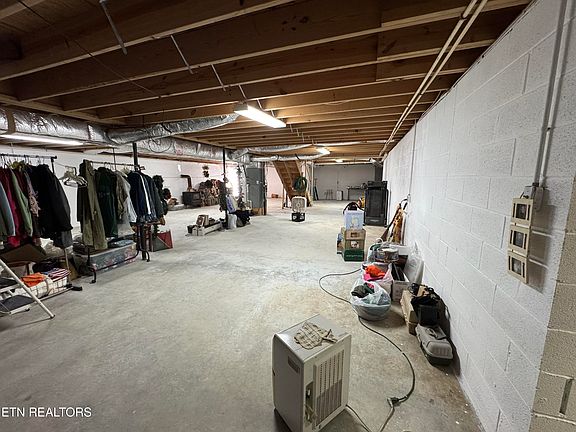 50th image of 439 Elvira Ln