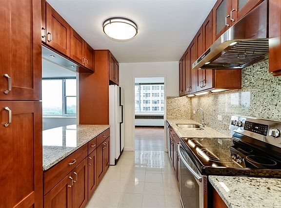3rd image of 4250 N Marine Dr APT 1321