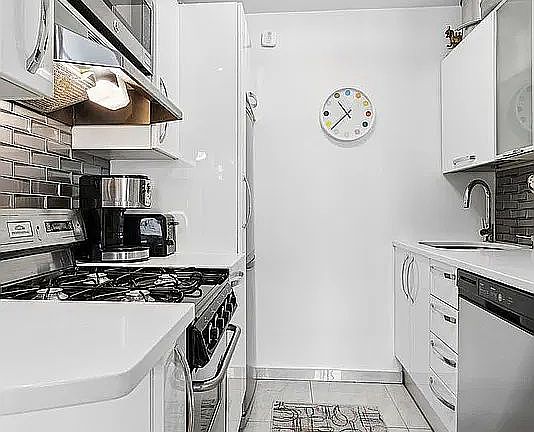 4th image of 85 8th Ave APT 4V