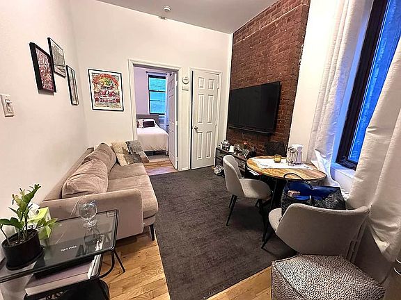 3rd image of 224 E 21st St APT 3F