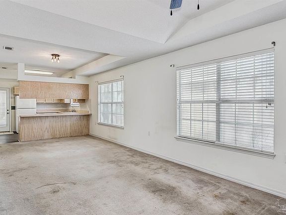 5th image of 1637 Governors Dr