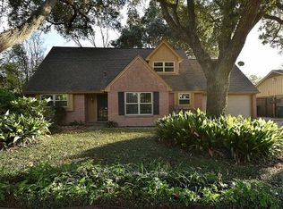 9651 Meadowland Dr, Houston, TX 77063