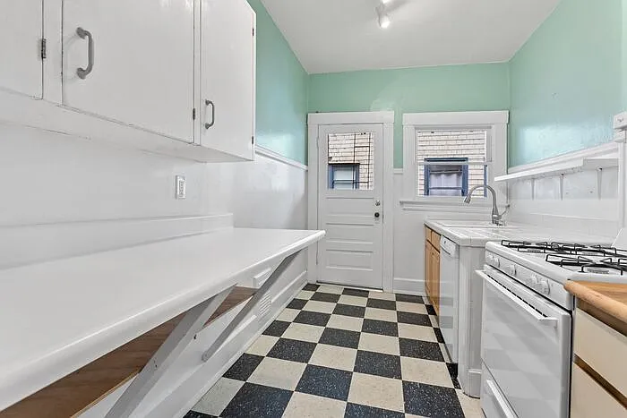 801 SW Green Ave — Photo 2
