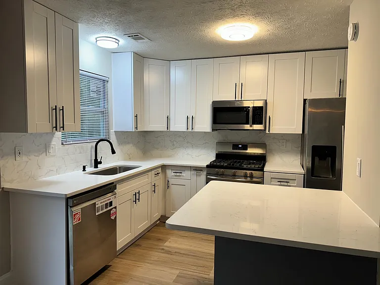 Nice spacious countertop