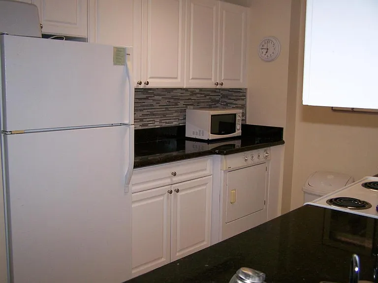 2100 Greenview Shores Blvd #519 — Photo 7