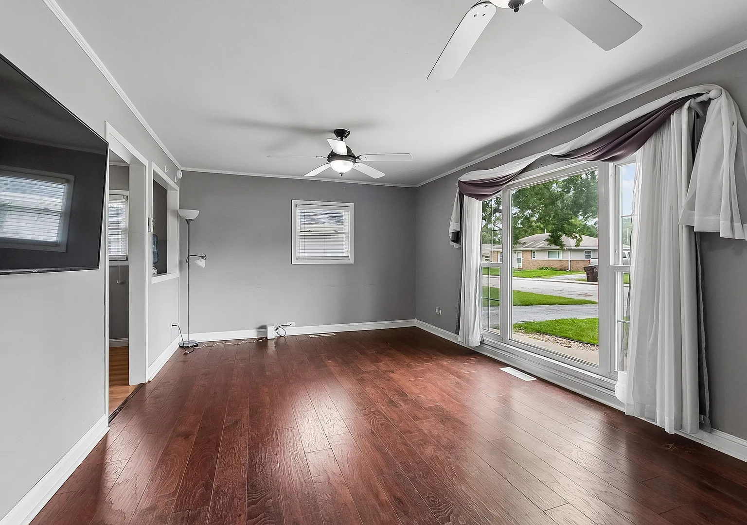 3 bed, 1092 sqft, $2,200 — Photo 2