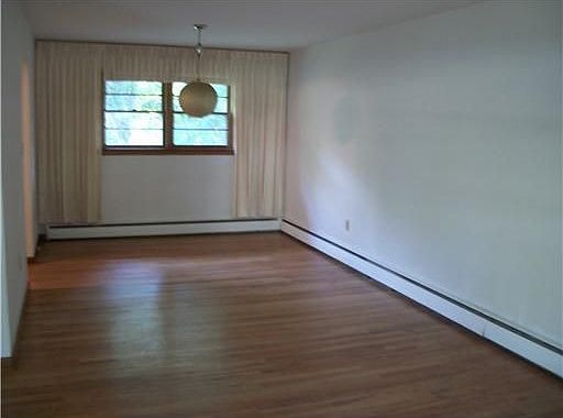 3rd image of 104 Edgewood Dr S