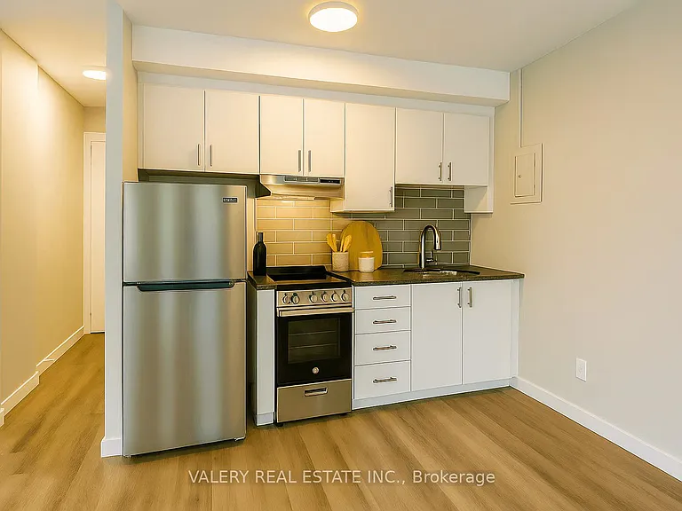 324 Cambridge St N #112 — Photo 2