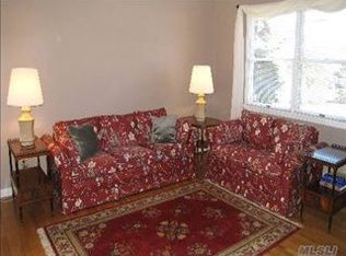 204 Oakland Ave, Miller Place, NY 11764