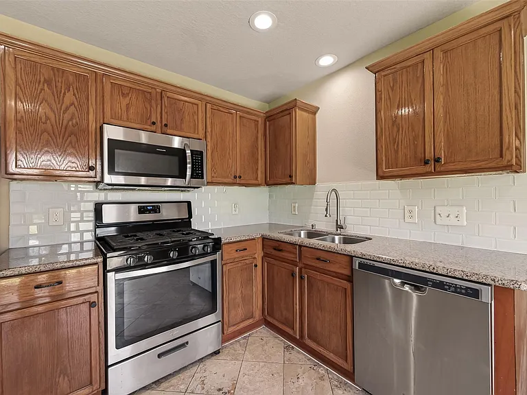19710 Twin Canyon Ct — Photo 15
