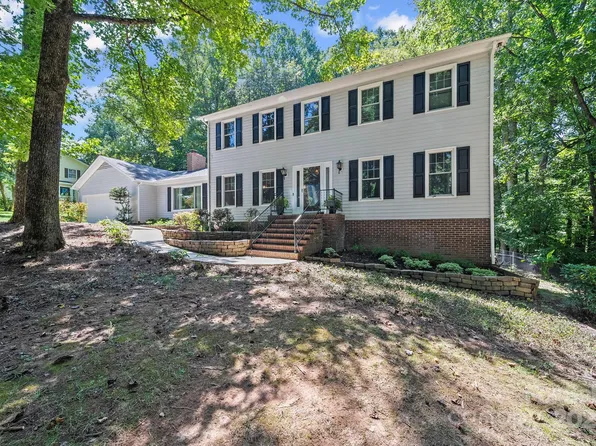301 Woodbriar Trl, Gastonia, NC 28056