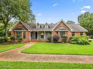 1892 Jayroe Dr, Jackson, MS 39272