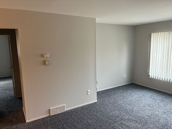 3rd image of 25661 Lahser Rd APT 12
