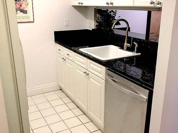 3rd image of 404 E 76th St APT 6J
