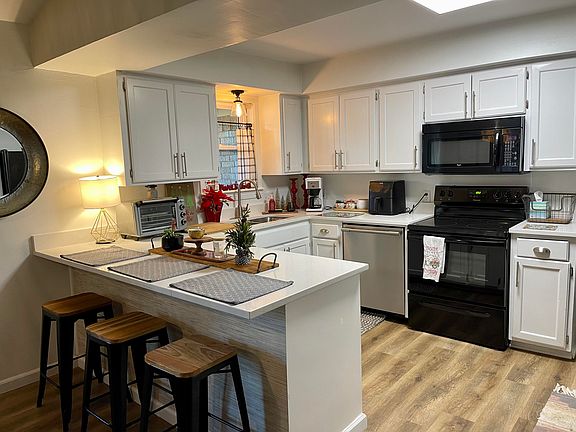 3rd image of 2807 W 4th St