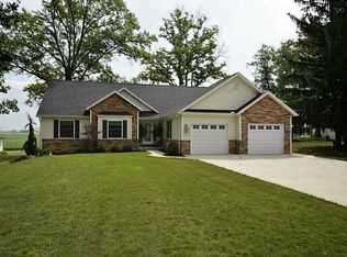 16366 Nottingham Dr, Wapakoneta, OH 45895