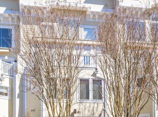 2032 Beacon Heights Dr, Reston, VA 20191