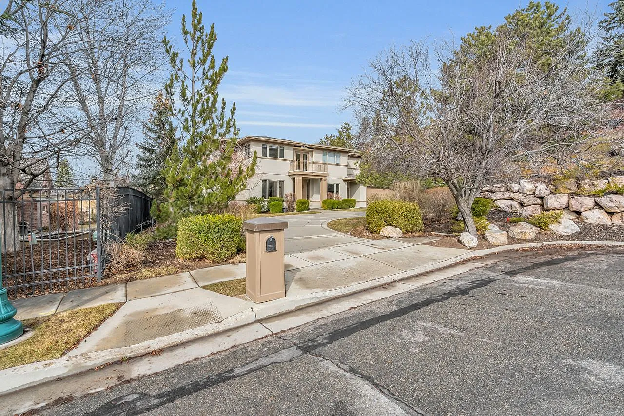 4 bed, 3.5 bath, 4000 sqft, $4,495 — Photo 2