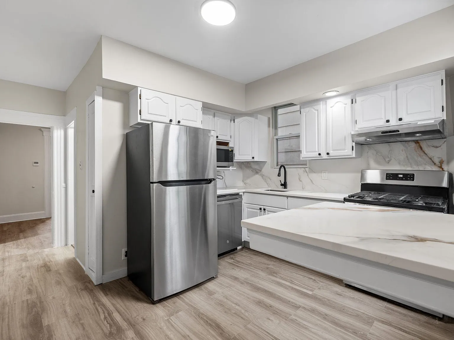 3 bed, 1.0 bath, $2,350 — Photo 3
