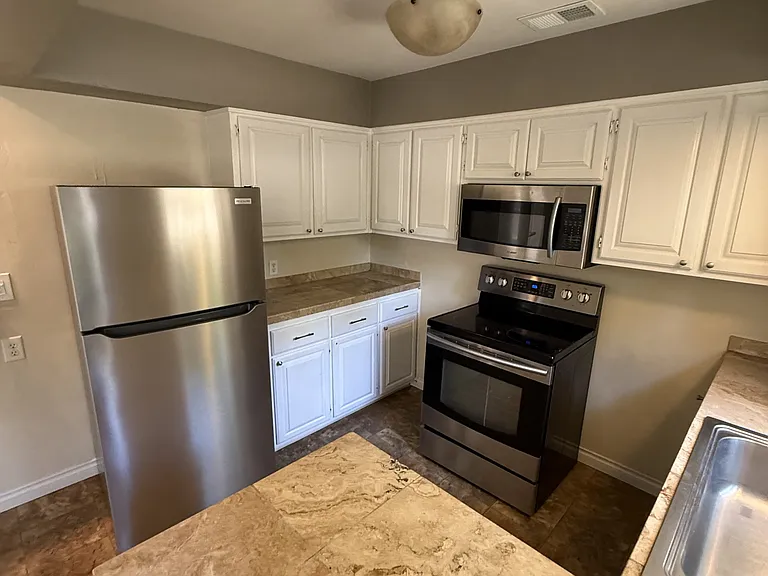 1023 Murray Ave — Photo 4