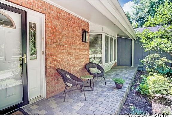 4th image of 60 Hawthorne Dr