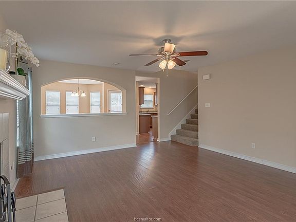 3rd image of 15133 Meredith Ln