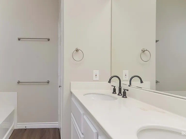 2125 Silvereye Dr — Photo 13