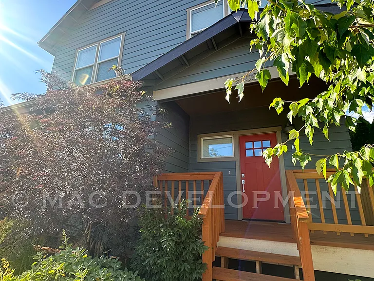 9105 NE Sacramento St #A — Photo 2