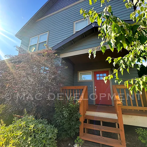 9105 NE Sacramento St #A Photo 1