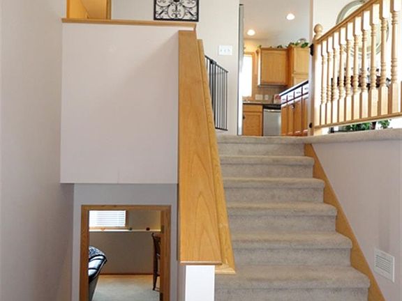 3rd image of 132 Pebble Creek Dr