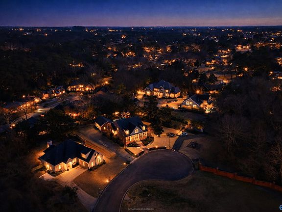 3rd image of 2034 Stratford Ct SE