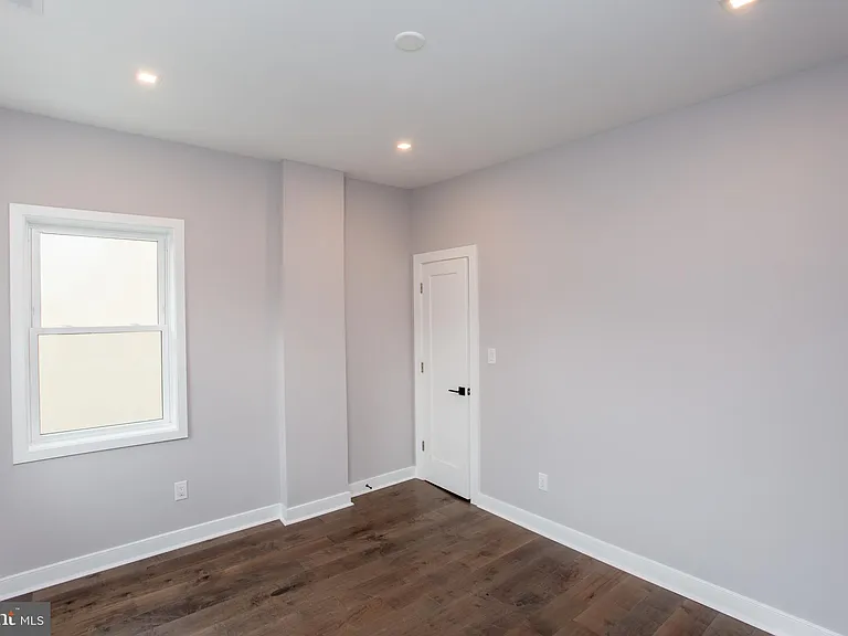 327 Wood St — Photo 56