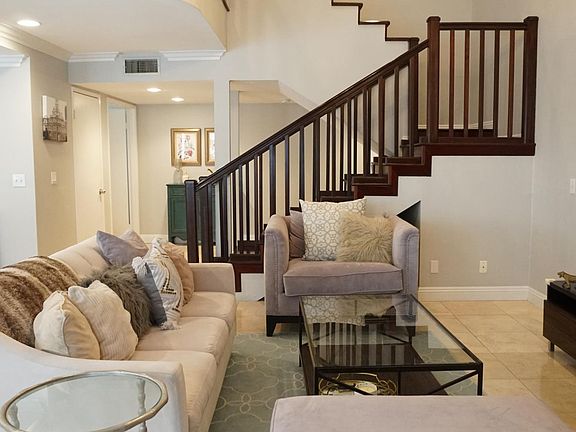 5th image of 1234 Granville Ave APT 4