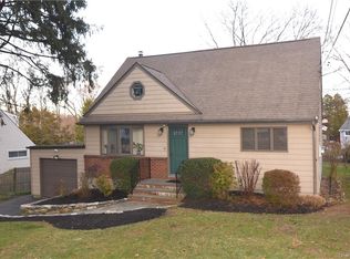 4 Field Pl, Cortlandt Manor, NY 10567