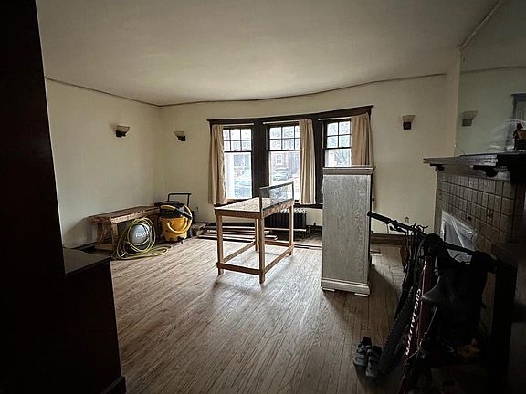 3rd image of 677 Atkinson St