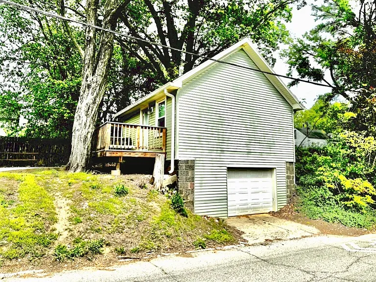 957 Vine St — Photo 9