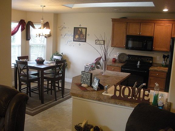 kitchen/dining room