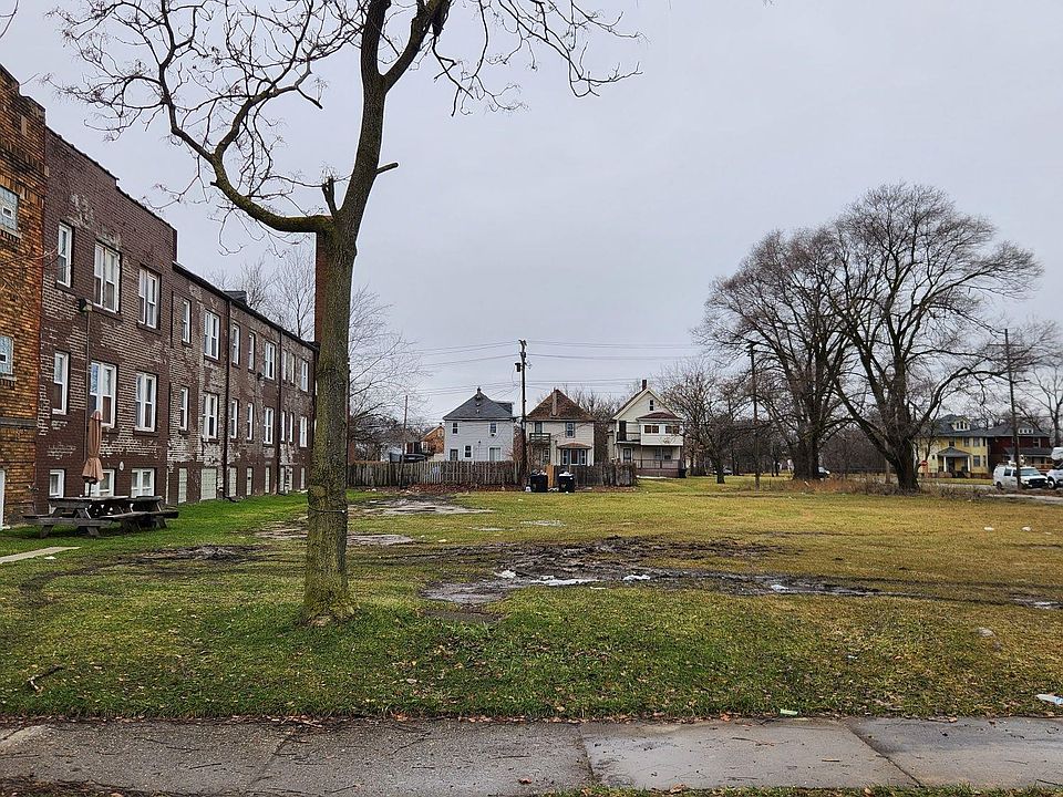 2nd image of 1809 W Grand Blvd
