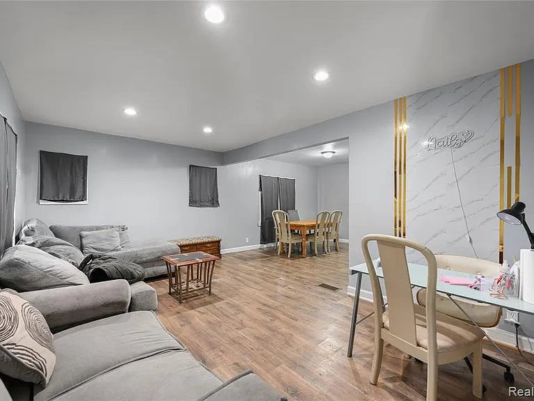 9173 Appoline St — Photo 14